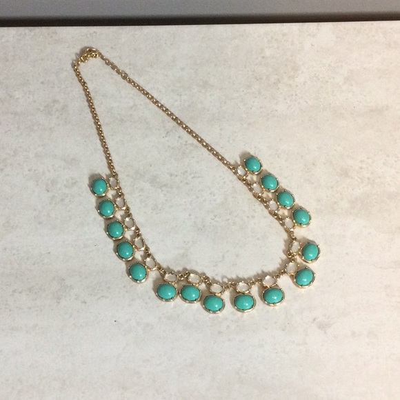 Jewelry - Sea green stone with gold chain necklace